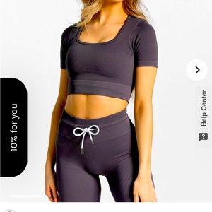 Beautiful matching workout set from Teveo.